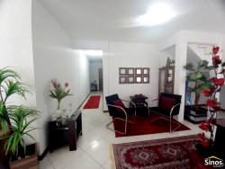 Casa com 02 dormitórios no bairro Santa Catarina 
