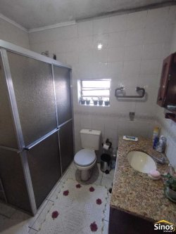 Terreno com duas casas no bairro Vila Nova 