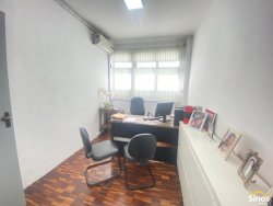 Sala comercial com 51 m² no bairro Centro 