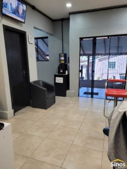 Casa com sala comercial no bairro Vila Nova 