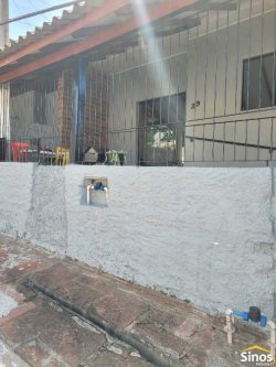 Casa com sala comercial no bairro Vila Nova 