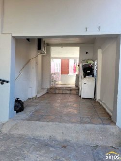 Casa com sala comercial no bairro Vila Nova 