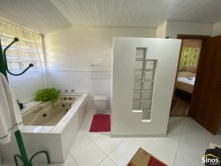 Casa com 04 dormitórios no bairro Lomba Grande 