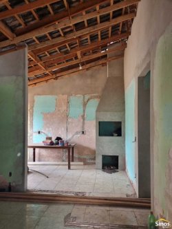 Casa em reforma com 03 dormitórios no bairro Lomba Grande 