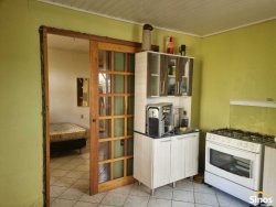 Casa em reforma com 03 dormitórios no bairro Lomba Grande 