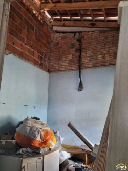 Casa em reforma com 03 dormitórios no bairro Lomba Grande 