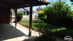 Casa com 03 dormitórios no bairro Lomba Grande 