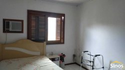 Casa com 03 dormitórios no bairro Lomba Grande 