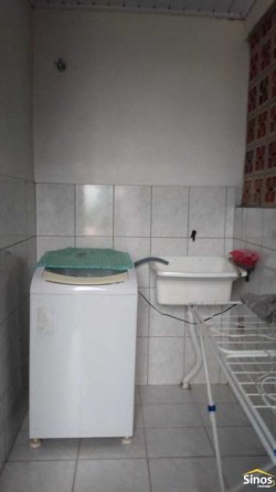 Casa com 03 dormitórios no bairro Lomba Grande 