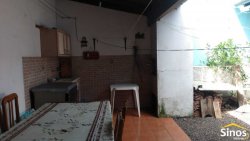 Casa com 03 dormitórios no bairro Lomba Grande 
