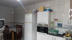 Casa com 03 dormitórios no bairro Lomba Grande 
