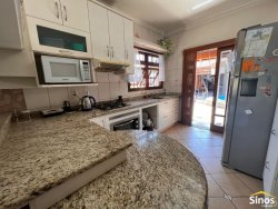 Bela casa com 02 dormitórios no bairro Campina 