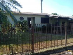 Casa com 03 dormitórios no Bairro Santo Afonso 