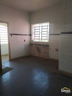 Prédio comercial no bairro Vila Rosa 