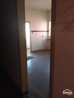 Prédio comercial no bairro Vila Rosa 