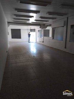 Prédio comercial no bairro Vila Rosa 