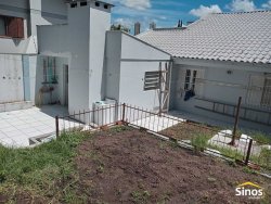 Casa com 02 dormitórios no bairro Jardim Mauá  