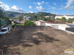 Sobrado com 03 dormitórios no bairro Vila Nova 
