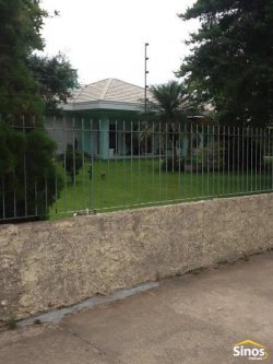 Casa com 03 dormitórios no bairro Santos Dumont  