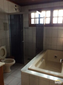 Sobrado com 03 dormitórios no bairro Hamburgo Velho 