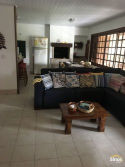 Casa com 03 dormitórios em Imbé  