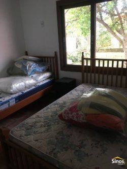 Casa com 03 dormitórios em Imbé  