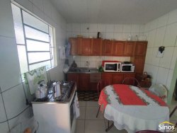 Casa com 03 dormitórios no Bairro Jardim Luciana 