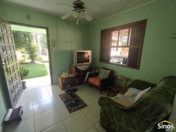 Casa com 03 dormitórios no Bairro Jardim Luciana 