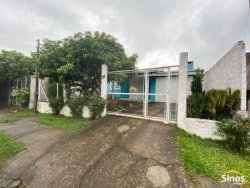 Casa com 02 dormitórios em Lomba Grande  