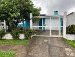 Casa com 02 dormitórios em Lomba Grande  