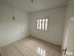 Casa com 02 dormitórios em Lomba Grande  