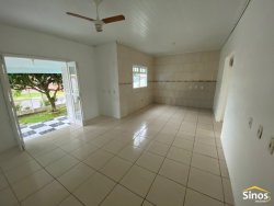 Casa com 02 dormitórios em Lomba Grande  