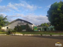 Terreno de esquina com casa no bairro Vila Nova 