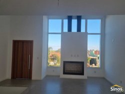 Casa com 03 dormitórios no bairro Firenze 