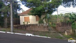 Terreno com casa antiga no bairro Hamburgo Velho 