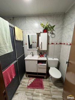 Casa com 02 dormitórios em Lomba Grande 
