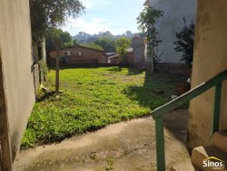 Terreno com construção antiga no bairro Guarani 