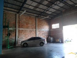 Pavilhão com apartamento de 02 dormitórios no bairro Lomba Grande 