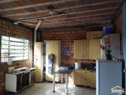 Pavilhão com apartamento de 02 dormitórios no bairro Lomba Grande 