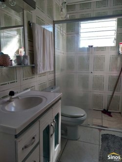 Pavilhão com apartamento de 02 dormitórios no bairro Lomba Grande 