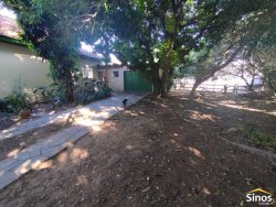 Terreno de 1.100m² com casa antiga no bairro Liberdade 