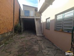 Prédio comercial com casa no bairro Ideal 