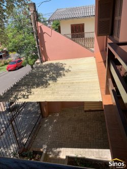 Sobrado com 03 dormitórios no bairro Ideal  