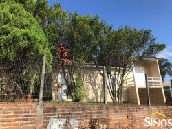 Casa com 03 dormitórios em Lomba Grande 