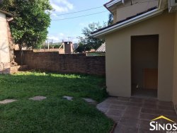 Casa com 03 dormitórios em Lomba Grande 