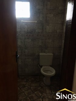Casa com 03 dormitórios em Lomba Grande 