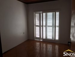 Casa com 03 dormitórios em Lomba Grande 