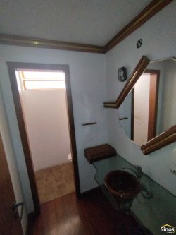 Casa com 03 suítes no bairro Ouro Branco 