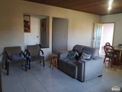 Casa com 03 dormitórios no bairro Feitoria  