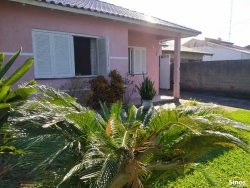 Casa com 03 dormitórios no bairro Feitoria  